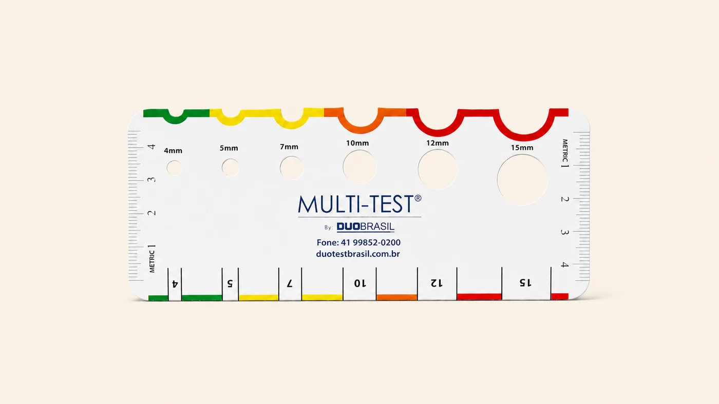 Régua de leitura Multi-Test com gabaritos circulares de 4 a 15 milímetros para medir o tamanho da pápula